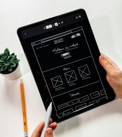 Site sur mesure ou solution standard ?